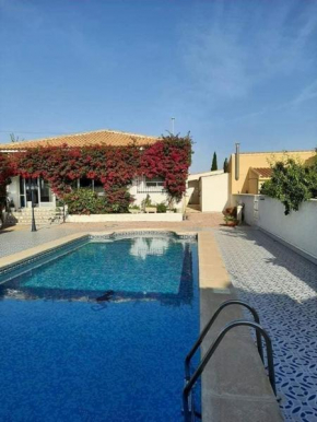 VILLA GATOS